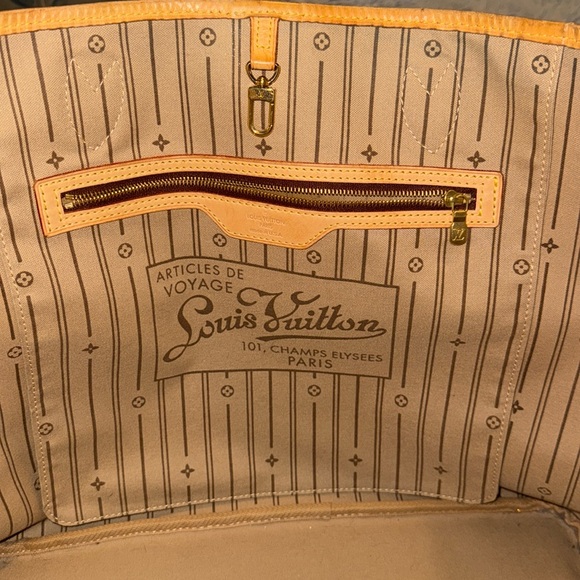 SOLD- Louis Vuitton Neverfull GM - Picture 11 of 16